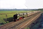 02 0201 (18 201) mit Sonderzug P 27741 bei Klostermansfeld. (14.05.1977) <i>Foto: Wolfgang Bügel</i>