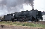 01 2050 hat soeben den D 109 (Bonn - Warschau) in Helmstedt übernommen und wird ihn bis Berlin bringen. (12.08.1971) <i>Foto: Peter Schiffer</i>