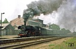 41 1074 räucherte sich bei der Ausfahrt aus Gardelegen selbst ein.  (15.05.1977) <i>Foto: Wolfgang Bügel</i>
