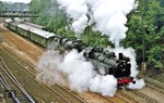 75 515 und 62 015 machen sich mit einem weiteren Sonderzug in Döbeln Hbf bereit. (12.06.1977) <i>Foto: Wolfgang Bügel</i>