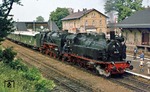 Der Sonderzug mit 75 515 und 62 015 im Bahnhof Oberlichtenau.  (12.06.1977) <i>Foto: Wolfgang Bügel</i>