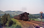 Vor der Kulisse der Leuchtenburg kommt 41 1266 vor P 5035 nach Saalfeld vorbeigefahren. (13.06.1977) <i>Foto: Wolfgang Bügel</i>
