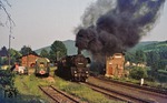 Eine ordentliche Schippe legte der Heizer der 41 1266 vor P 5035 bei der Ausfahrt aus Uhlstädt auf. (13.06.1977) <i>Foto: Wolfgang Bügel</i>