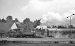 86 1615 (Borsig, Baujahr 1942) verlässt mit D 764 den Bahnhof Aue (Sachs) in Richtung Zwickau. (09.1975) <i>Foto: Burkhard Wollny</i>