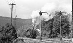 Wegen des Baus der Talsperre Eibenstock wurde der Reisezugverkehr von Eibenstock unterer Bf zum oberen Bf zum Fahrplanwechsel am 27. September 1975 eingestellt. Am 5. Oktober 1975 wurde die Strecke stillgelegt und wenig später abgebaut. 94 2080 leistet eine ihrer letzten Dienste im unteren Bahnhof. (09.1975) <i>Foto: Burkhard Wollny</i>