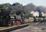 01 0527-0 (Bw Wittenberge) macht ordentlich Dreck vor D 1333 aus Westerland bei der Fahrt durch den Haltepunkt Berlin-Tiergarten in Richtung Osten. (24.08.1976) <i>Foto: Peter Schiffer</i>