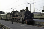 38 3472 (Bw Leipzig Hbf West) steht abfahrbereit in Halle (Saale) Hauptbahnhof. (1967) <i>Foto: J. R. Broughton</i>