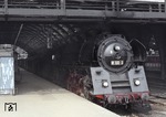 01 1511-3 (01 511) wartet in Berlin-Ostbahnhof vor Gex 2650 (Gepäck- und Expreßgut-Zug) auf Ausfahrt. (04.04.1979) <i>Foto: Peter Schiffer</i>