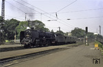01 2069 rangiert einen Gepäckwagen im Dresdener Hauptbahnhof. Die Lok wurde 1928 in Dienst gestellt und war noch bis 1978 in Dresden im Einsatz (z am 21.02.1978, ausgemustert am 19.11.1980, zerlegt am 15.02.1981 in Meiningen). (05.1971) <i>Foto: Robin Fell</i>