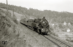 Mit einem Personenzug nach Katzhütte fährt die Saalfelder 93 1257 an Sitzendorf vorbei.  (07.1968) <i>Foto: Hans-Joachim Simon (Archiv Ludger Kenning)</i>