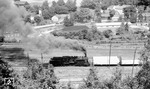 58 2112 schiebt einen Güterzug aus dem Bahnhof Lengenfeld (Vogtl). Wenige Tage später endete mit Fristablauf L3 am 09.07.1968 ihre Dienstzeit beim Bw Zwickau (Sachs). Nach der Z-Stellung am 11.07.1968 folgte am 16. September 1968 die Freigabe zur Ausmusterung durch die HvM.  (03.07.1968) <i>Foto: Johannes Glöckner</i>