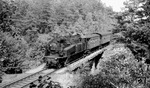 75 534 mit P 4038, gebildet aus einer schönen Länderbahnwagengarnitur, kurz vor Lengenfeld. (08.07.1968) <i>Foto: Johannes Glöckner</i>