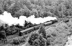 Blick von der Elstertalbrücke auf 65 1049 vor E 324, eine Fotostelle, die schon von Carl Bellingrodt genutzt wurde (vgl. Bild-Nr. 10658). (19.07.1968) <i>Foto: Johannes Glöckner</i>