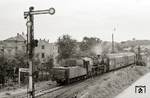 Mit ihrem Steifrahmentender voran fährt 50 3113 des Bw Dresden-Friedrichstadt mit dem P 2839 von Glashütte kommend in den Bahnhof Dohna ein.  (24.08.1963) <i>Foto: Hans-Joachim Simon (Archiv Ludger Kenning)</i>