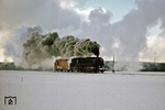 95 0028 mit dem Schneepflug kurz vor Neuhaus am Rennweg. (05.01.1978) <i>Foto: Wolfgang Bügel</i>