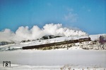 95 0009 mit P 18003 auf der 33 o/oo Steigung hinter Lippelsdorf. (05.01.1978) <i>Foto: Wolfgang Bügel</i>
