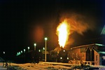 Das Zünden des Restöls auf 95 0044 tauchte den Bahnhof Schmiedefeld in ein bengalisches Licht. Wiederum steht Wolfhard Bätz am Regler, der diese Art Spektakel liebte. (05.01.1978) <i>Foto: Wolfgang Bügel</i>