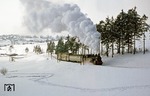 Oberhalb von Schmiedefeld befindet sich 94 1292 auf dem Steilstreckenabschnitt nach Rennsteig, mit 748 m dem höchsten Punkt der Strecke. (18.02.1978) <i>Foto: Wolfgang Bügel</i>