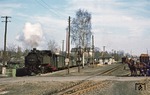 Der Kutscher hatte sein Gespann gut im Griff, die in Zittau-Süd mit P 14080 nach Oybin ausfahrende 99 1749 sorgte für keine Panik. (29.03.1978) <i>Foto: Wolfgang Bügel</i>