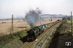52 8122 wurde vom 27.11.1964 bis 30.12.1964 im RAW Stendal aus 52 6390 (Schwartzkopff/1944) umgebaut. Ihren Giesl-Ejektor erhielt sie am 31. Januar 1968. Die zum Bw Zittau gehörende Lok ist hier bei Löbau unterwegs. (30.03.1978) <i>Foto: Wolfgang Bügel</i>