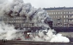 Mit offenen Zylinderhähnen beschleunigt 03 0088 den D 514 (Erfurt - Stralsund) aus dem Bahnhof Berlin-Lichtenberg - auch ein akustisches Spektakel, da der Schall von den nahen Häusern zurückgeworfen wurde. (08.12.1976) <i>Foto: Peter Schiffer</i>