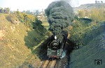 Mächtig Qualm macht 01 0534 bei der Ausfahrt aus Krölpa-Ranis vor P 8015 nach Saalfeld. (13.10.1977) <i>Foto: Wolfgang Bügel</i>