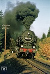95 0010-9 (95 010) hat mit P 18003 fast den Bahnhof Ernstthal am Rennweg erreicht. (15.10.1977) <i>Foto: Wolfgang Bügel</i>