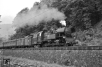 65 1062 am Ufer der "Wilden Weißeritz" in Tharandt. Beachtenswert sind auch die im Zug eingestellten Personenwagen, die ihren Ursprung in Belgien oder Frankreich haben dürften. (22.06.1966) <i>Foto: Will A. Reed</i>