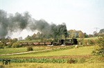 Mit vereinten Kräften befördern 95 0027 und 95 0014 den Dg 54445 aus Meiningen die Steigung bei Schalkau hinauf. (16.10.1977) <i>Foto: Wolfgang Bügel</i>