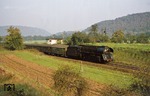 Den ehemaligen Schrankenposten 51 bei Orlamünde passiert 01 0534 mit P 4005 auf dem Weg nach Saalfeld.  (16.10.1977) <i>Foto: Wolfgang Bügel</i>
