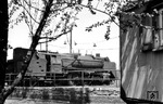62 014 (Bw Frankfurt/Oder) wurde zuletzt von der Est Wriezen auf der Strecke über Ahrensfelde nach Berlin-Lichtenberg eingesetzt. Nach einem Lokschaden wurde sie im Bw Berlin-Lichtenberg abgestellt, was zugleich das Ende der Lok bedeutete. Um als Westler nicht aufzufallen, musste schon mal ein "Schuss auf der Hüfte" riskiert werden. Vom Fußgängerweg hinter dem Bw gelang dieser Schnappschuss der bereits abgestellten Lok.  (10.05.1970) <i>Foto: Johannes Glöckner</i>