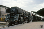 Wie der Wagenpark unzweifelhaft verrät, ist die Erfurter 01 529 mit einem "Interzonenzug" auf dem Weg in den Westen. (07.08.1967) <i>Foto: Robin Fell</i>