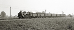 38 2501 des Bw Köthen fährt mit P 691 (Güsten – Dessau), gebildet aus einer stilreinen Länderbahngarnitur, in den Bahnhof Alten ein. (01.07.1967) <i>Foto: Hans-Joachim Simon (Archiv Ludger Kenning)</i>