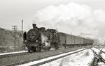 An einem klaren kalten Wintertag im Januar 1971 hat 38 3596 den Dessauer Hauptbahnhof hinter sich gelassen. Am 30. Dezember desselben Jahres wurde sie beim Bw Roßlau ausgemustert (01.1971) <i>Foto: Hans-Joachim Simon (Archiv Ludger Kenning)</i>