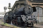 03 2050-7 (03 050) wurde im November 1931 in Dienst gestellt. Am 26. April 1972 erhielt sie im Raw Meiningen den Kessel der 22 024, mit dem die Ostbahnhofer Maschine hier im Bw Berlin-Schöneweide fotografiert wurde. (22.07.1974) <i>Foto: J. R. Broughton</i>