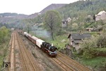 Mit ihrem Sonderzug der Schweizer Intraflug hat 58 3031 die ersten Häuser von Aue (Sachs) erreicht. (15.05.1978) <i>Foto: Joachim Bügel</i>