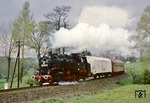 86 1001 mit ihrem Sonderzug kurz vor Waltersdorf nahe Annaberg-Buchholz. Hier beginnt die Stichstrecke nach Crottendorf, die noch bis in die 1980er Jahre letztes Refugium für die Auer 86er wurde. (15.05.1978) <i>Foto: Joachim Bügel</i>