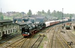 01 204 und 62 015 haben den Bahnhof Löbau (Sachs) erreicht. Am Zugschluss läuft 52 8016 mit, den den Zug nach Zittau bringen wird. (16.05.1978) <i>Foto: Joachim Bügel</i>