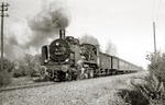 38 1744 (Bw Roßlau) mit P 522 (Wittenberg – Dessau – Aschersleben) bei Mosigkau. Es war eine ihrer letzten Fahrten. (16.10.1971) <i>Foto: Hans-Joachim Simon (Archiv Ludger Kenning)</i>