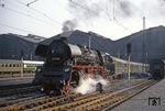 Das "Gegenstück" zur DB-Neubaulok der Baureihe 23 war die von LKM Babelsberg entwickelte Baureihe 23.10, von der insgesamt 113 Exemplare in Dienst gestellt wurden. Hier macht sich 23 1105 vom Bw Dresden-Altstadt in Leipzig Hbf mit einem Schnellzug zurück auf den Weg in die Heimat. (08.08.1967) <i>Foto: Robin Fell</i>