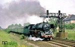 Der Halt des D 567 im Flughafenbahnhof von Berlin-Schönefeld ermöglichte eine weitere Aufnahme von 03 2058 an der Berliner Stadtgrenze. (18.05.1978) <i>Foto: Joachim Bügel</i>