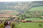01 0525 mit D 504 im Saaletal bei Saaleck. Die Lok wird den Zug von Saalfeld bis Halle bespannen.  (19.05.1978) <i>Foto: Joachim Bügel</i>