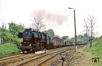 52 8178 entstand im Jahre 1966 aus der im Jahre 1943 von Esslingen gebauten 52 1501. Die beim Bw Brandenburg stationierte Maschine  fährt hier mit einem Güterzug in Belzig aus. (20.05.1978) <i>Foto: Joachim Bügel</i>