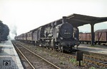 38 3821 vom Bw Saalfeld steht mit Schiebelokunterstützung zur Abfahrt im Bahnhof Göschwitz bereit. (28.08.1970) <i>Foto: David Adams</i>