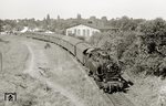 Vorbei am in den Jahren 1910/11 erbauten Lokschuppen verläßt 86 1114 mit P 18188 nach Wolgaster Fähre den Bahnhof Heringsdorf. Auf Usedom stand die Lok von Mai 1967 bis Februar 1970 sowie vom Juni 1970 bis September 1975 im Einsatz, am 29.3.1976 wurde sie beim Bw Heringsdorf ausgemustert und anschließend in Brandenburg (Havel) verschrottet.  (08.1973) <i>Foto: Hans-Joachim Simon (Archiv Ludger Kenning)</i>