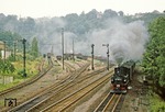 Blick aus dem Wolkensteiner Stellwerk 2 auf die mit P 14287 nach Jöhstadt ausfahrende 99 1561, die dort auf dem Dreischienengleis unterwegs ist. (14.08.1978) <i>Foto: Wolfgang Bügel</i>