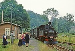 In Großrückerswalde wird P 14287 mit 99 1561 bereits von vielen Reisenden erwartet. (14.08.1978) <i>Foto: Wolfgang Bügel</i>