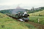 Auf dem eingleisigen Abschnitt südlich von Burg Stargard ist 03 0090 mit D 555 unterwegs.  (13.09.1978) <i>Foto: Joachim Bügel</i>