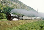 Vor dem beachtlich langen P 3004 nach Halle sehen wir hier 01 0513 bei Saalfeld-Remschütz. (07.10.1978) <i>Foto: Wolfgang Bügel</i>