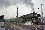 Ausfahrt von D 199 (Abfahrt 13.55 Uhr) mit 01 0501 im Bahnhof Bebra. (29.03.1973) <i>Foto: Wolfgang Bügel</i>